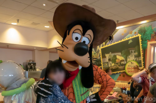 DisneyResortHotel-goofy