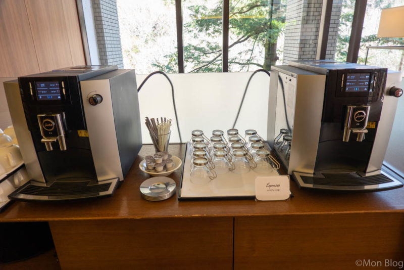 ドリンクコーナーのエスプレッソマシン